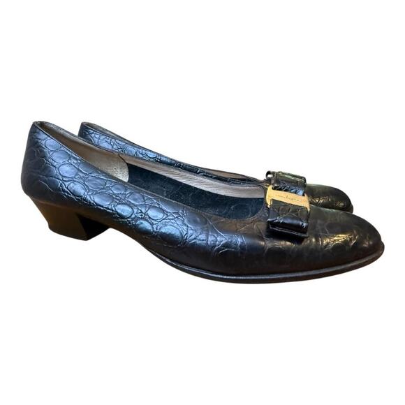 Vintage Salvatore Ferragamo Croc Vara Bow Heel Black Women size 9 AA Narrow - Picture 1 of 11
